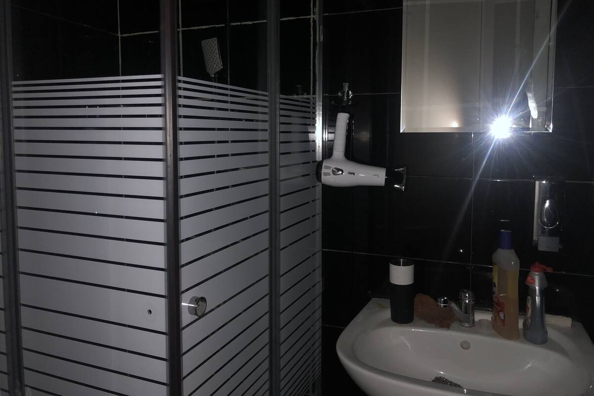 Economy Double Room, 1 Double Bed | Bathroom