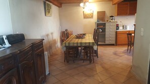 Dining - GITE HAMEAU SAINT JOSEPH (COTIGNAC)