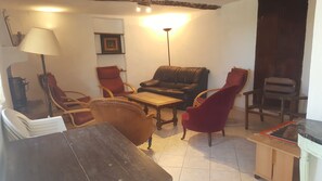 TV, DVD player, table tennis, books - GITE HAMEAU SAINT JOSEPH (COTIGNAC)