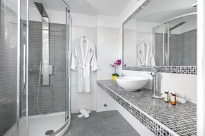 Standard Apartment, Sea View | Bathroom | Shower, rainfall showerhead, designer toiletries, hair dryer - Central suites (Mykonos)