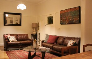 TV connectée, cheminée, console de jeux vidéo, Netflix