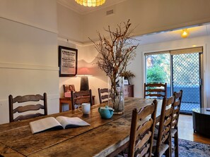 Dining - The Mia Mia Newstead - Pet Friendly Country Retreat close to town (Newstead)