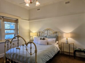 2 chambres, fer et planche à repasser, Wi-Fi, draps fournis