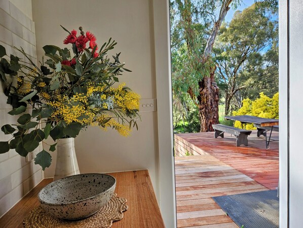 Dining - The Mia Mia Newstead - Pet Friendly Country Retreat close to town (Newstead)