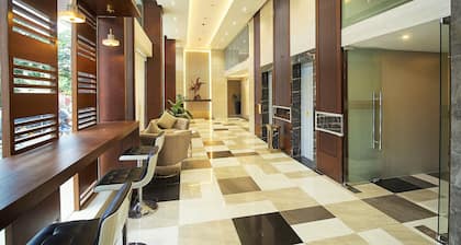 J7 Plaza Hotel