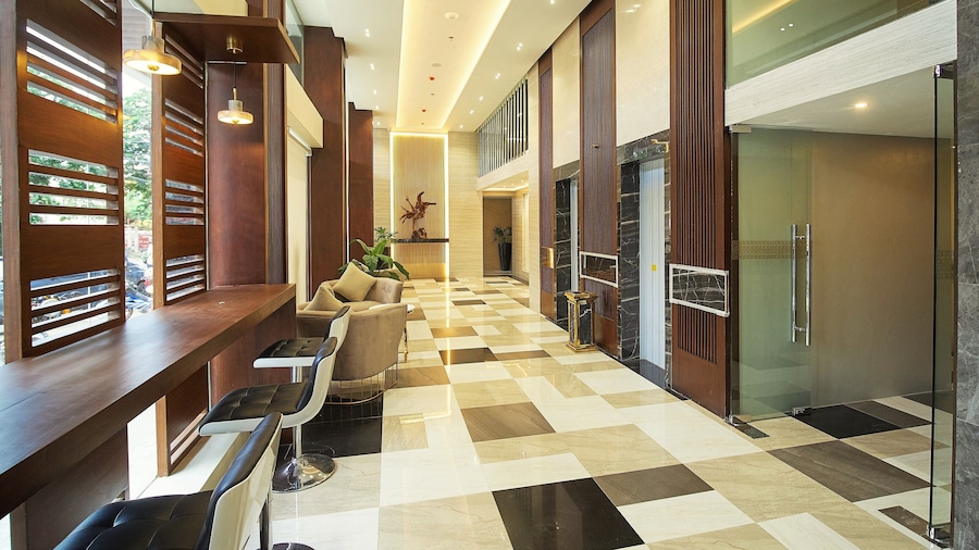 J7 Plaza Hotel