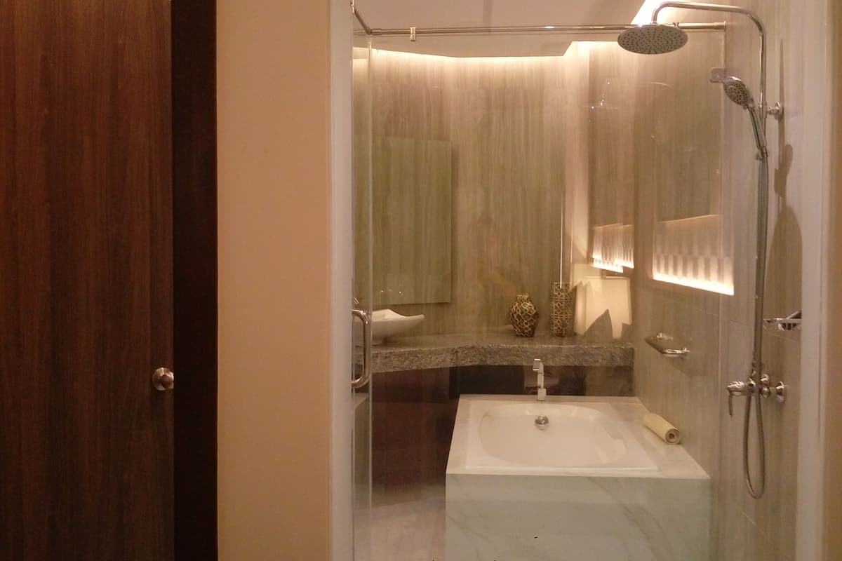 suite | bathroom | shower, slippers, towels