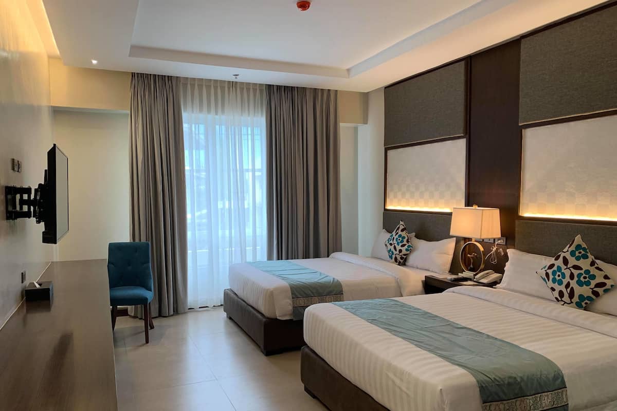 Premier Room | 1 bedroom, desk, soundproofing, free WiFi