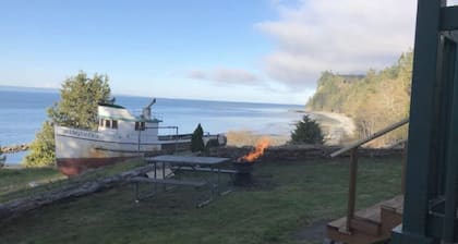 Hillcrest Olympic Beach Cabin on the Strait of Juan De Fuca