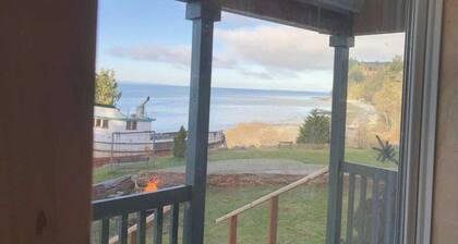 Hillcrest Olympic Beach Cabin on the Strait of Juan De Fuca