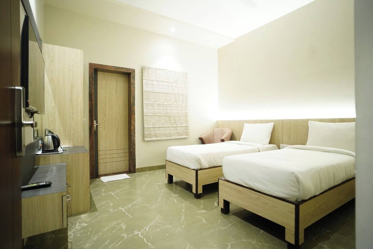 Deluxe Double or Twin Room, 1 Double Bed, Smoking, City View | Premium bedding, desk, soundproofing, iron/ironing board