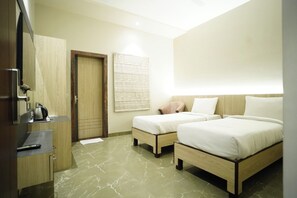 Executive Room | 1 bedroom, premium bedding, desk, soundproofing - Hotel City Grand (Varanasi)