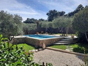 Outdoor pool, a heated pool - PROMOTION Beautiful air-conditioned villa Swimming pool triangle Arles Nimes Avignon (beaucaire)