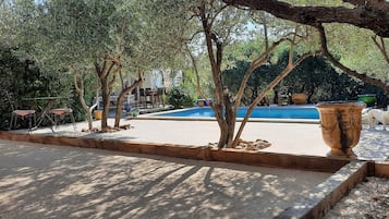 Alberca al aire libre y alberca climatizada
