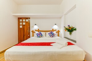 Rom – deluxe, 1 dobbeltseng, byutsikt | Oppholdsrom