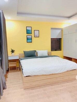 Studio | Minibar, desk, iron/ironing board, rollaway beds