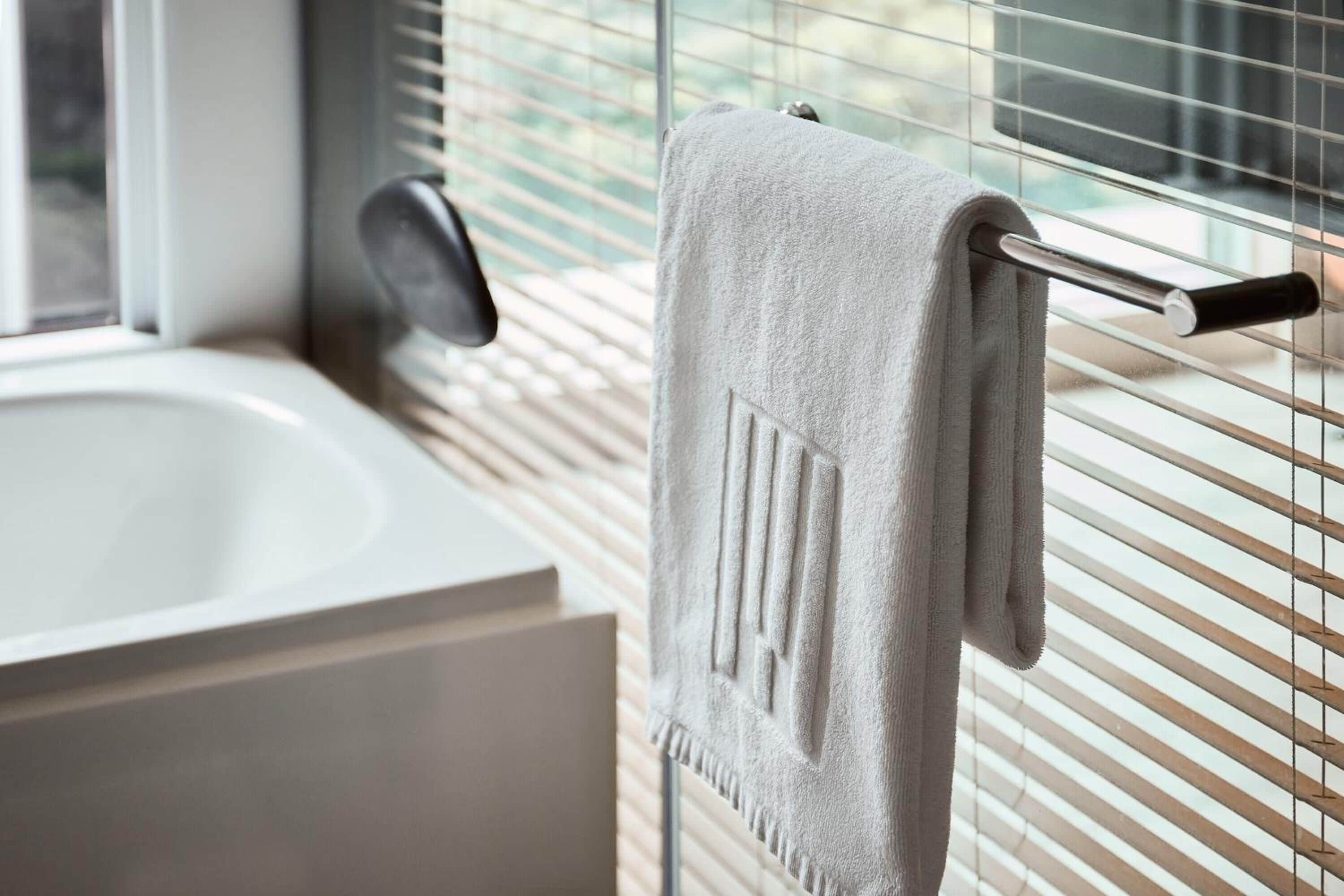 separate bathtub and shower, deep-soaking bathtub