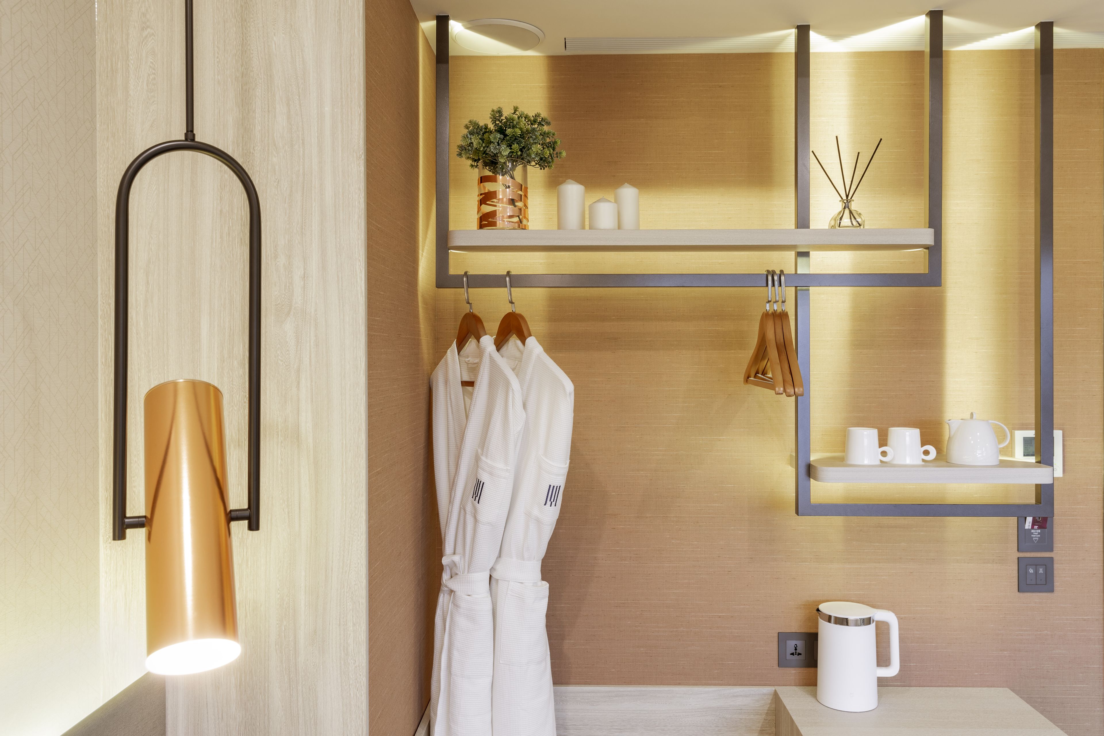 1 bedroom, down duvets, free minibar, in-room safe