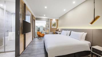 Kahden hengen businesshuone, 1 suuri parisänky (2F-6F) | Untuvapeitot, ilmaiset minibaarituotteet, tallelokero huoneessa