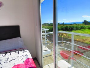 2 makuuhuonetta, tallelokero huoneessa, Wi-Fi, vuodevaatteet