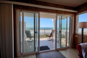 Interior - Oceanfront Escape : 4  BR, 3  BA Condominium in San Simeon, Sleeps 10 (San Simeon)