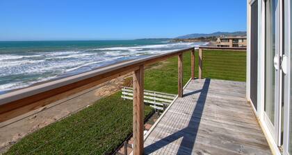Oceanfront Escape: 4 BR, 3 BA Condominium in San Simeon, Sleeps 10