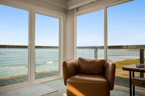 Living area - Oceanfront Escape: 4 BR, 3 BA Condominium in San Simeon, Sleeps 10 (San Simeon)