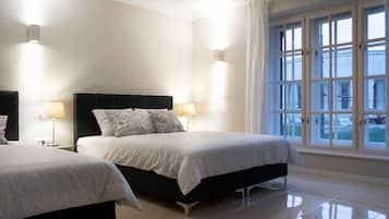 Comfort Triple Room, Multiple Beds, City View (1) | In-room safe, individually decorated, individually furnished, desk