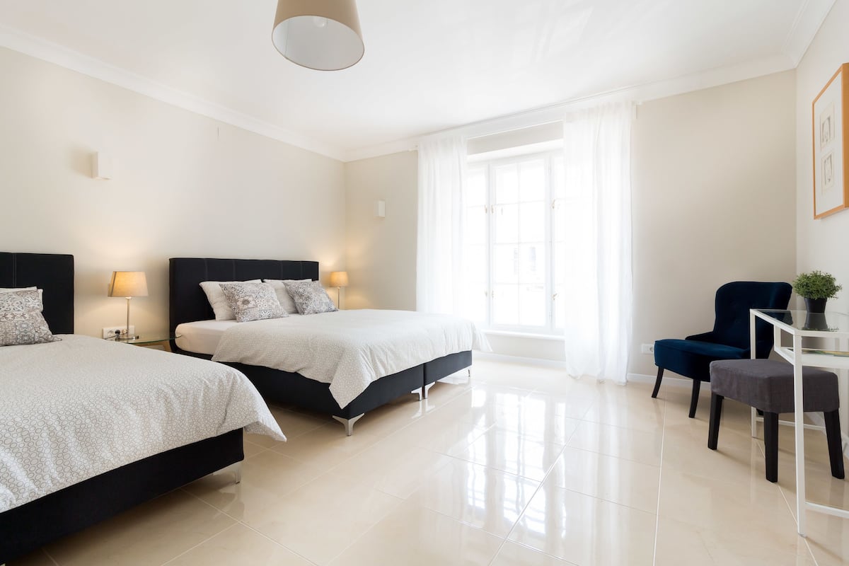 Chambre Triple Confort, plusieurs lits, vue ville (1)