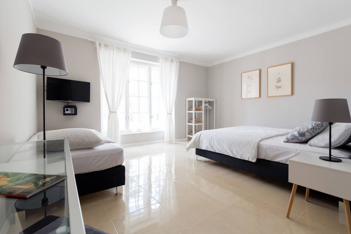 Chambre Triple Confort, plusieurs lits, vue ville (3)