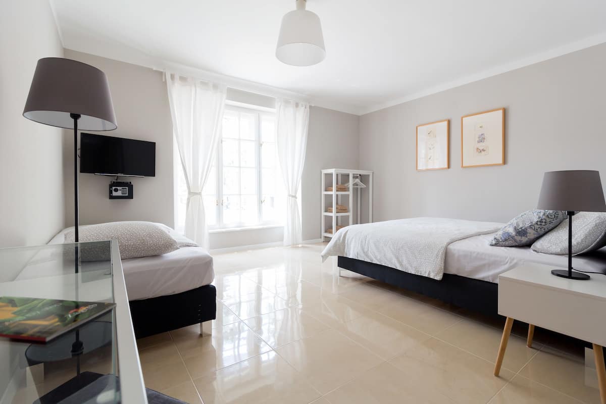 Chambre Triple Confort, plusieurs lits, vue ville (3)