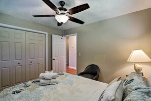 5 habitaciones, tabla de planchar con plancha y ropa de cama 