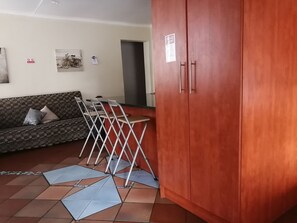 Comfort Apartment | Private kitchen | Fridge, microwave, electric kettle, cookware/dishes/utensils - 1233onWebb (Pretoria)