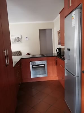 Comfort Apartment | Private kitchen | Fridge, microwave, electric kettle, cookware/dishes/utensils - 1233onWebb (Pretoria)