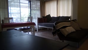 Familienapartment | Wohnbereich | Fernseher