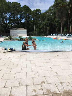 Piscina all'aperto, una piscina riscaldata