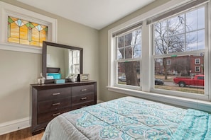 2 bedrooms, in-room safe, iron/ironing board, free WiFi