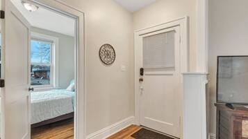 2 bedrooms, in-room safe, iron/ironing board, free WiFi