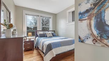 2 bedrooms, in-room safe, iron/ironing board, free WiFi