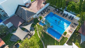2 outdoor pools, pool umbrellas, pool loungers