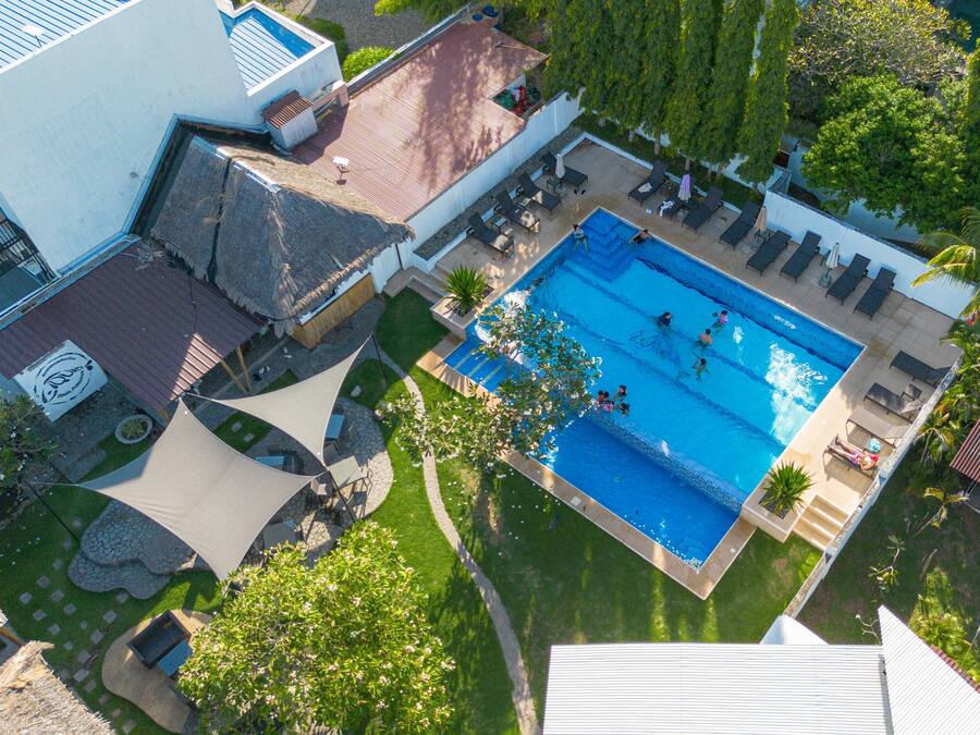 Piscine à débordement