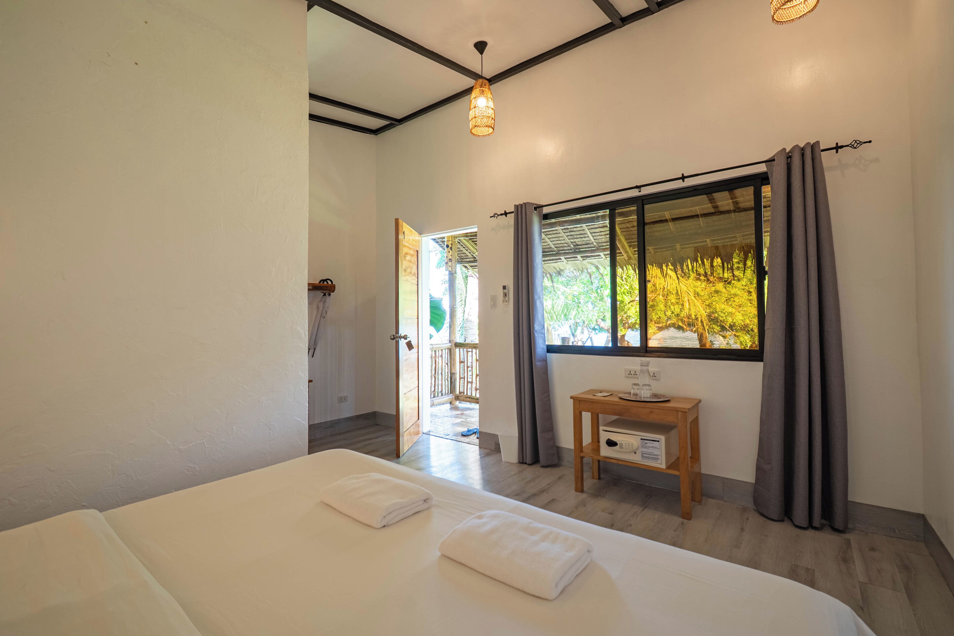In-room safe, rollaway beds (surcharge), WiFi (free), bed sheets