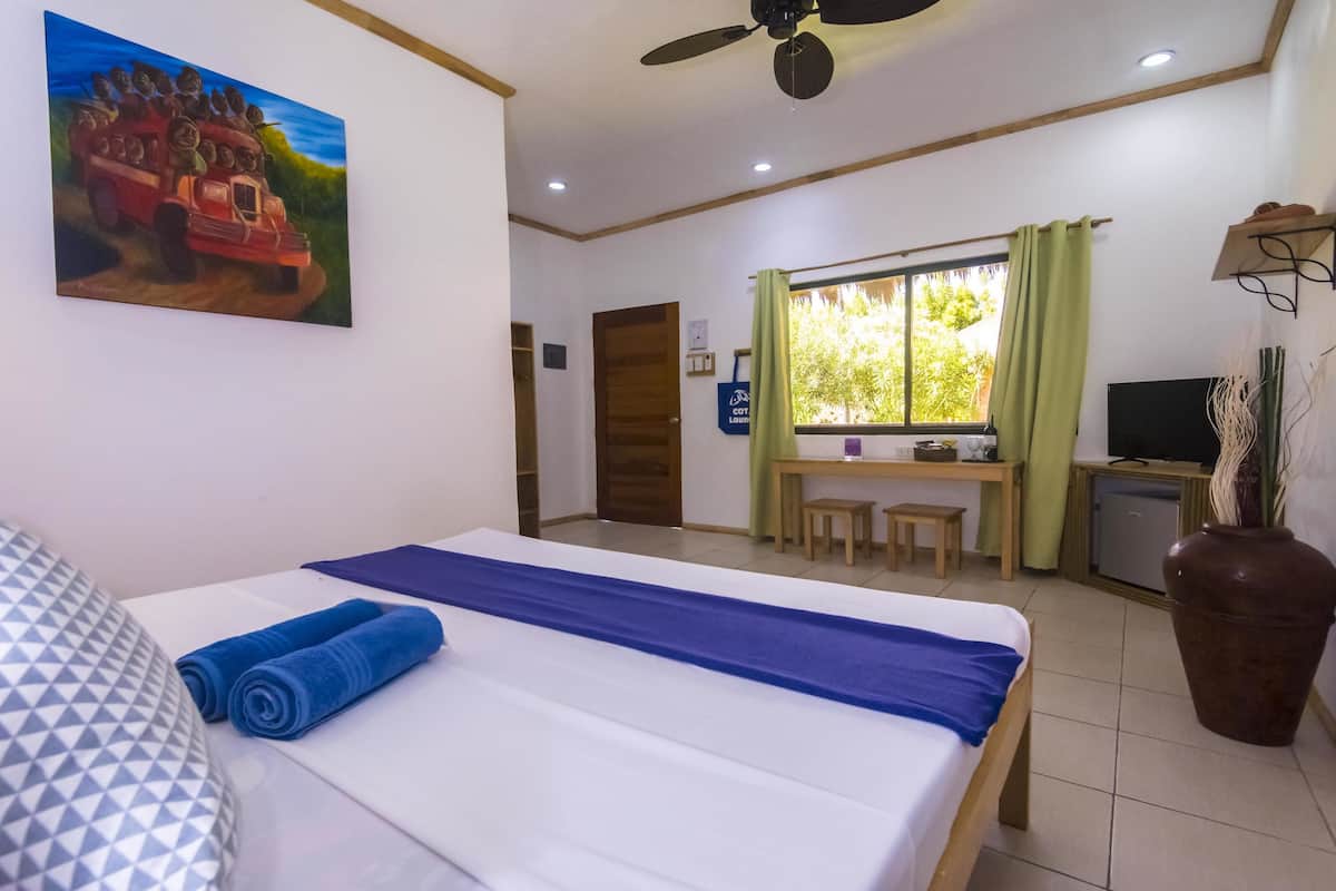 deluxe cottage | in-room safe, rollaway beds, free wifi, bed sheets