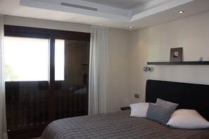 2 bedrooms, iron/ironing board, free WiFi, bed sheets - 113 - Penthouse with private pool (Estepona)