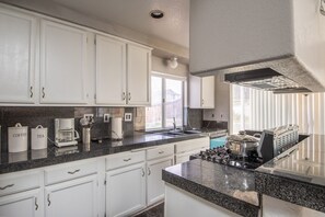 Mikrowelle, Ofen, Herdplatte, Geschirrspüler