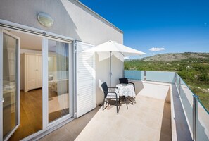 Outdoor dining - Luxury villa Wisdom near Split, private pool (Dugopolje)