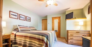 3 bedrooms, iron/ironing board, bed sheets