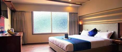 Camera Deluxe, 1 letto matrimoniale | Una scrivania, Wi-Fi gratuito