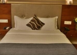 Deluxe Room, 1 Double Bed | Desk, free WiFi - FabHotel Berry's (Bengaluru)