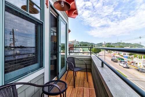 The Best Views of Grand Haven Channel & Lake Michigan from Brezza Di Lago 11